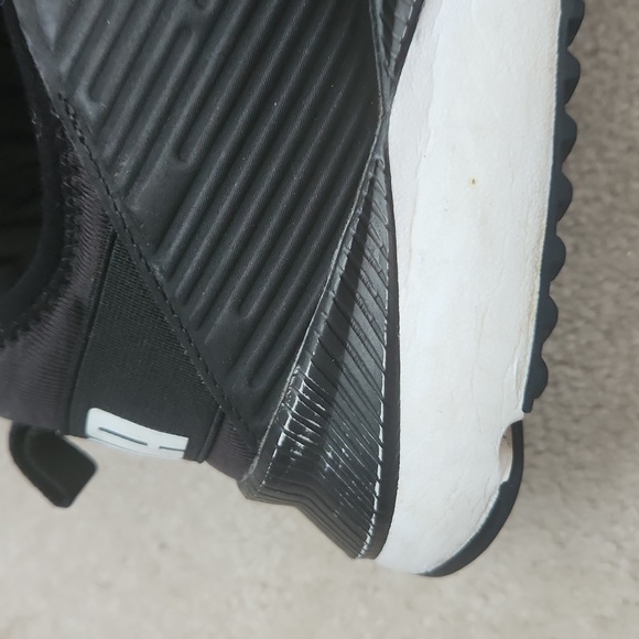 Men's Black and White Puma Sneakers - Picture 8 of 10